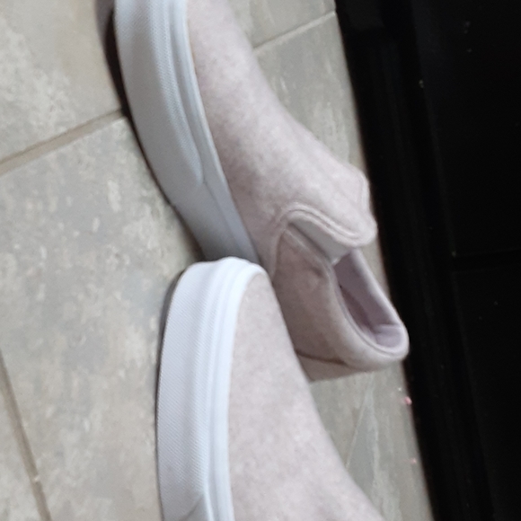 Van's - Picture 3 of 3